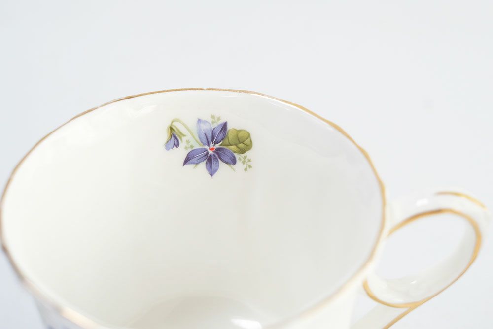 アンティークバイオレットカップアンドソーサの菫柄
