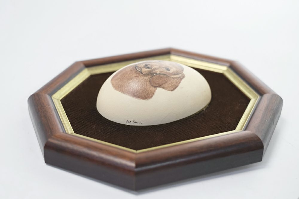 卵に犬のイラストが描かれたヴィンテージオブジェ