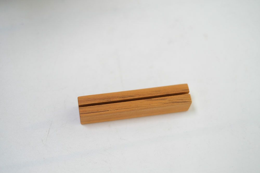 幅8.5cmのカードスタンド