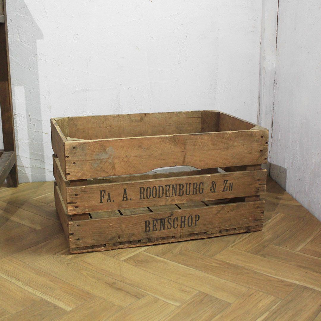 ヨーロッパの農園で使われていた木箱