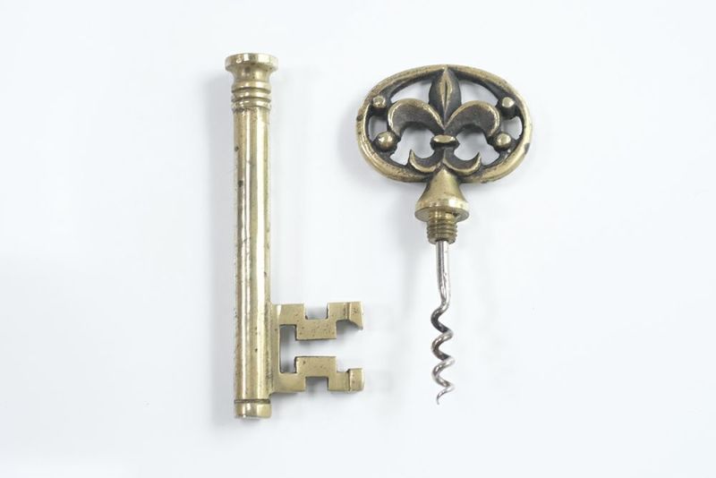 鉄製アンティーク鍵の形をしたコルクオープナー