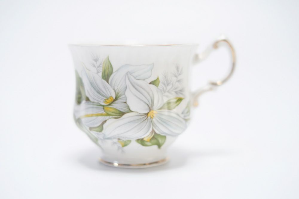 アンティークカップアンドソーサ白い花