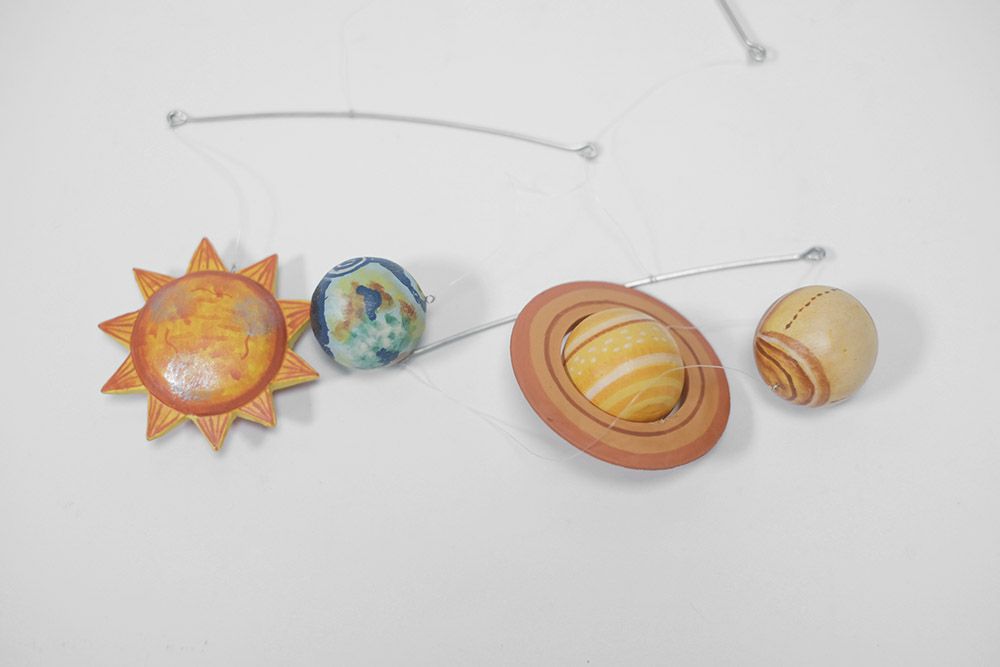太陽、地球、土星、木星のモビール