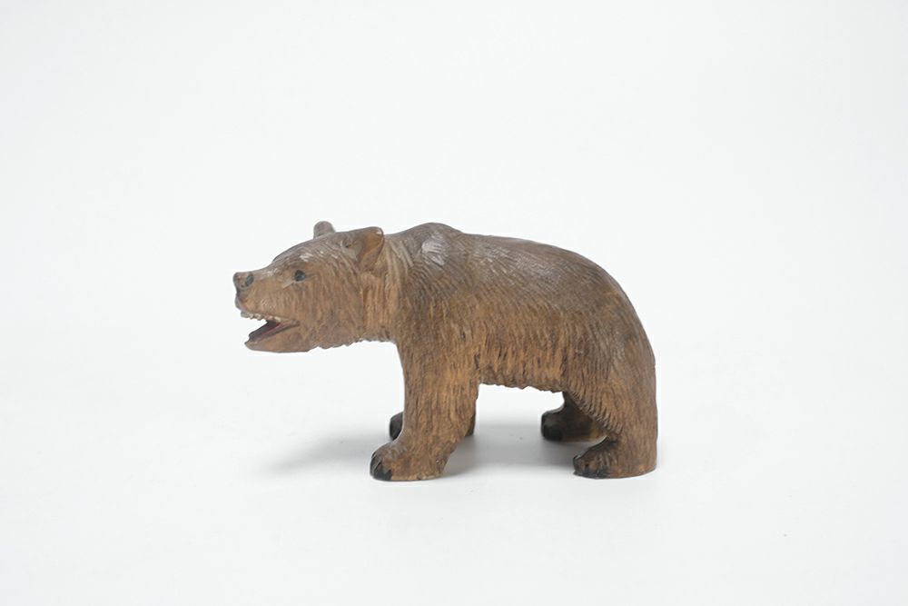 スイス製アンティーク木彫りの熊1