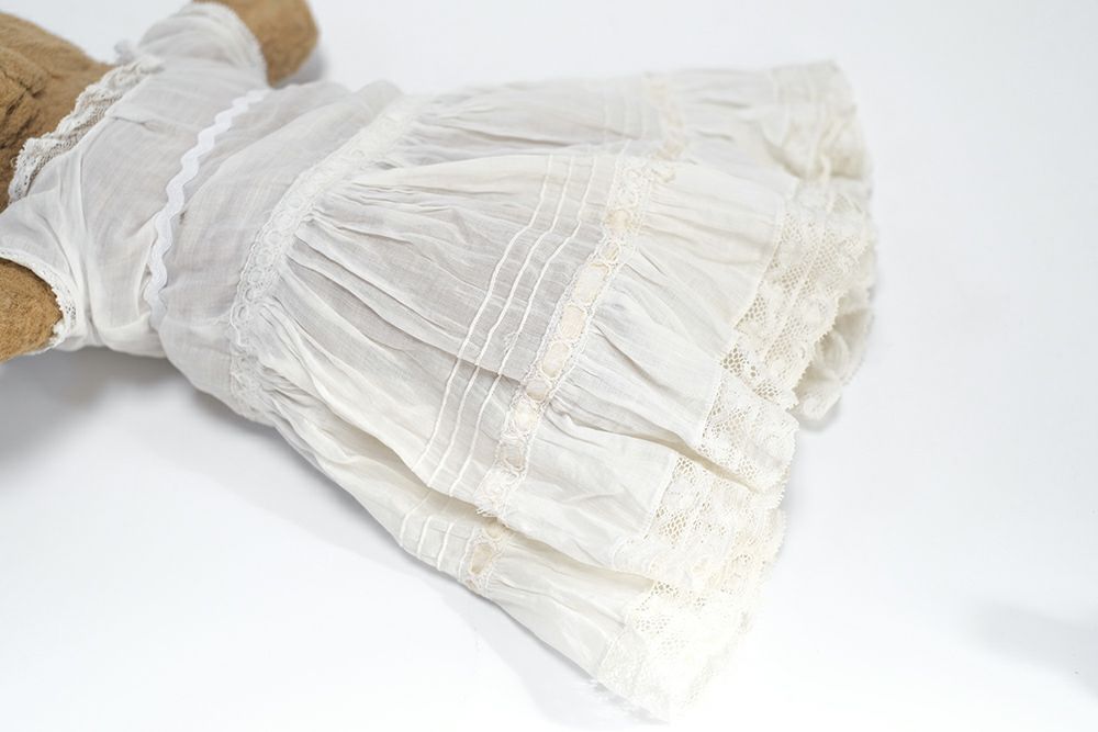 ヴィンテージテディベア白いドレス