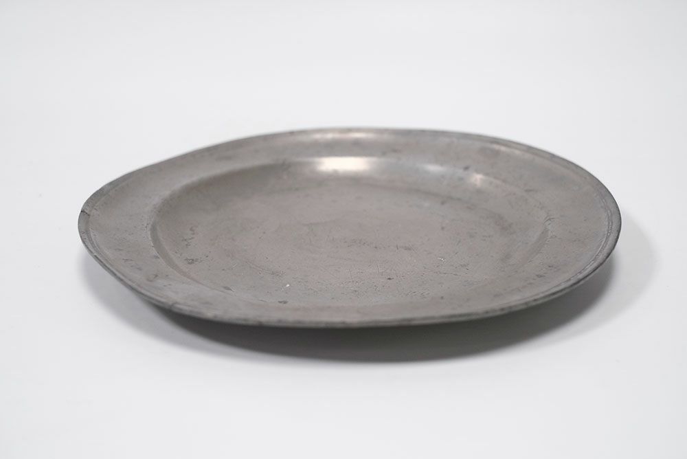 アンティークエタンプレート フランス 丸い形のフランス19世紀の錫製皿 