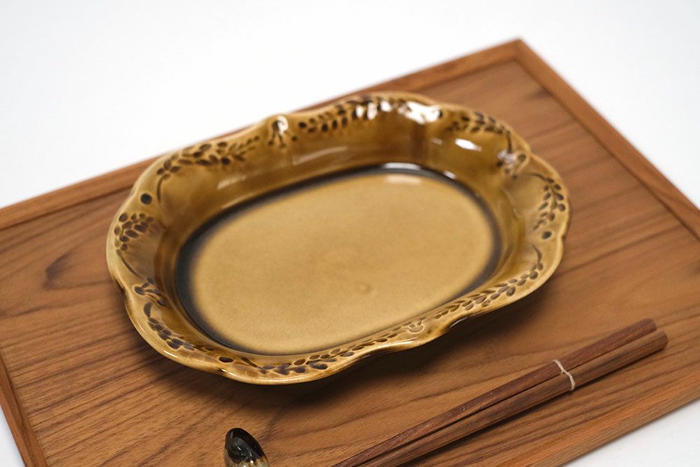 やちむん 沖縄 新里みお 月桃リムプレート オーバル皿 茶 の通販