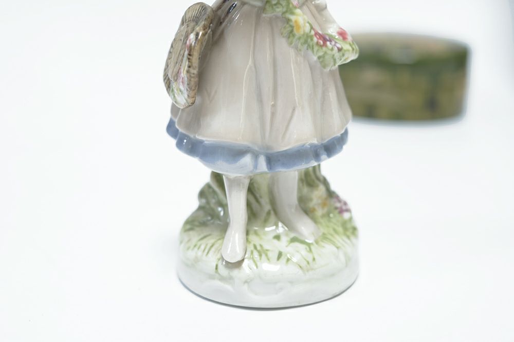 ヴィンテージ フィギュリン イギリス 女の子と鳥 陶器の人形4