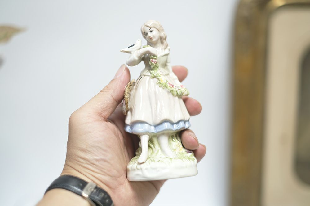 ヴィンテージ フィギュリン イギリス 女の子と鳥 陶器の人形6