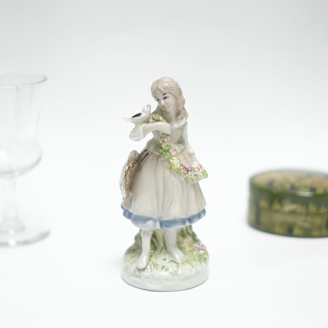ヴィンテージ フィギュリン イギリス 女の子と鳥 陶器の人形7