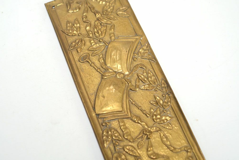 アンティークドアプレート フランス ロココ 19世紀 真鍮 繊細なエンボス装飾3
