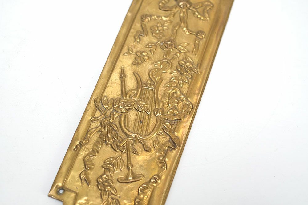 アンティークドアプレート フランス ロココ 19世紀 真鍮 繊細なエンボス装飾5