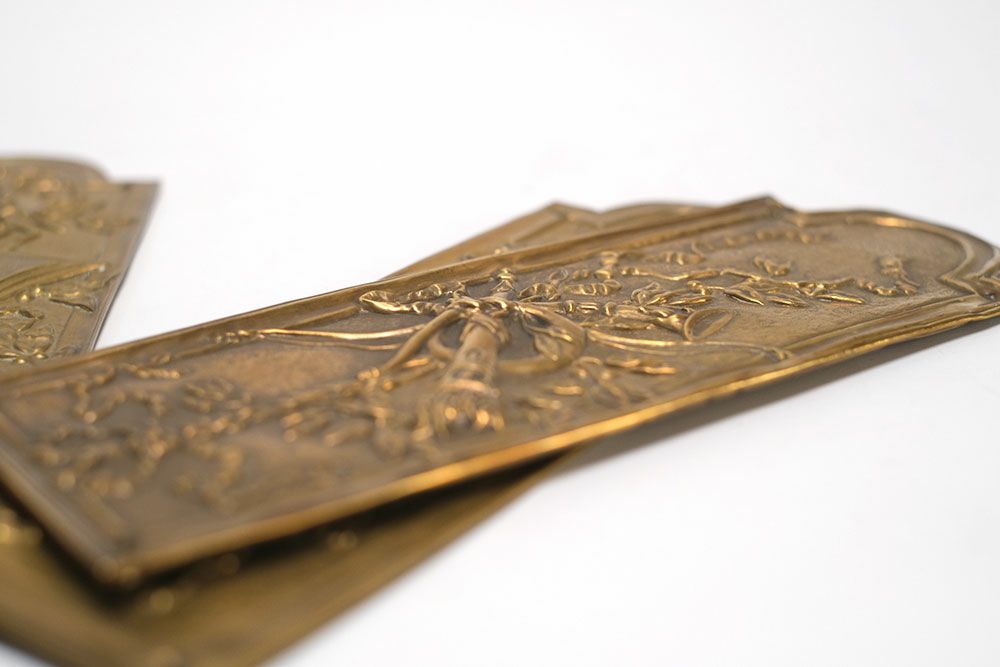 アンティークドアプレート フランス ロココ 19世紀 真鍮 繊細なエンボス装飾８