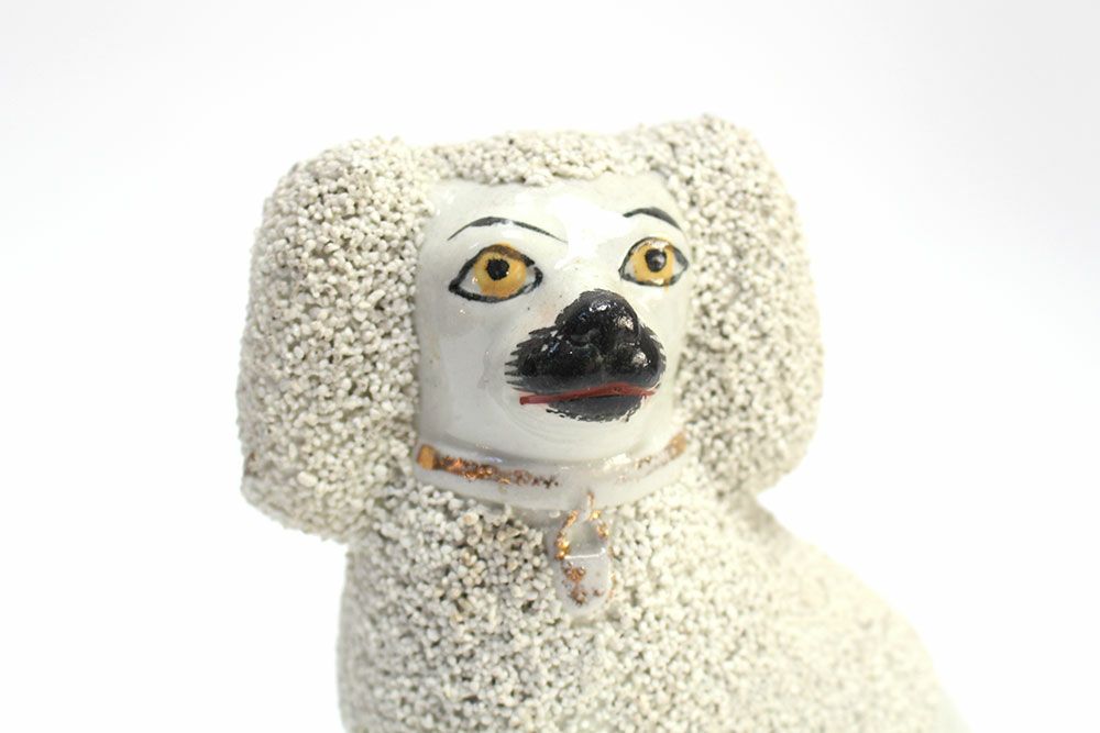 アンティークスタッフォードシャードッグの置物 イギリス プードル犬 