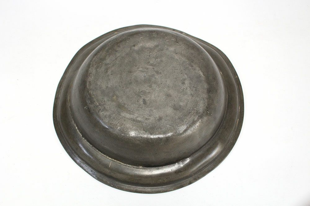 アンティークエタンベイシン フランス 丸い形のフランス19世紀の錫製洗面器 ボウル