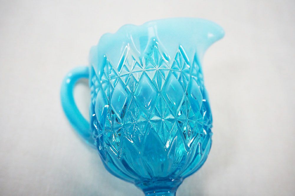 アンティークヴァセリングラス ミルクジャグ イギリス 美しい青の稀少なグラス ミルクピッチャー