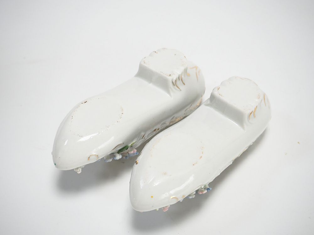 ヴィンテージ ポーセリンシューズトリンケット  フランス 小さな陶器の靴　フィギュリン