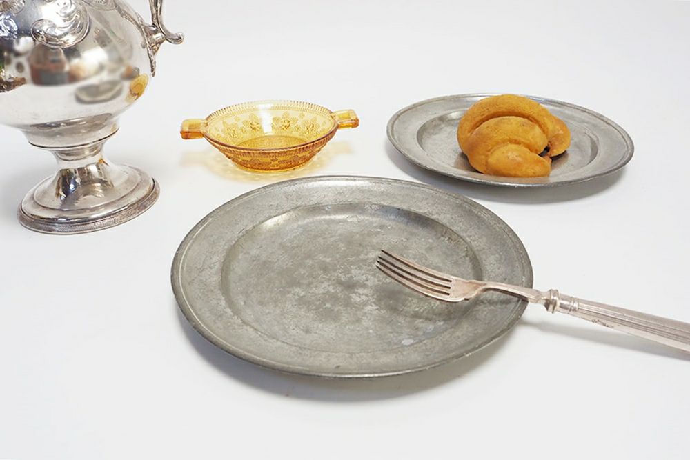 アンティークエタンプレート フランス 丸い形のフランス19世紀の錫製皿 S