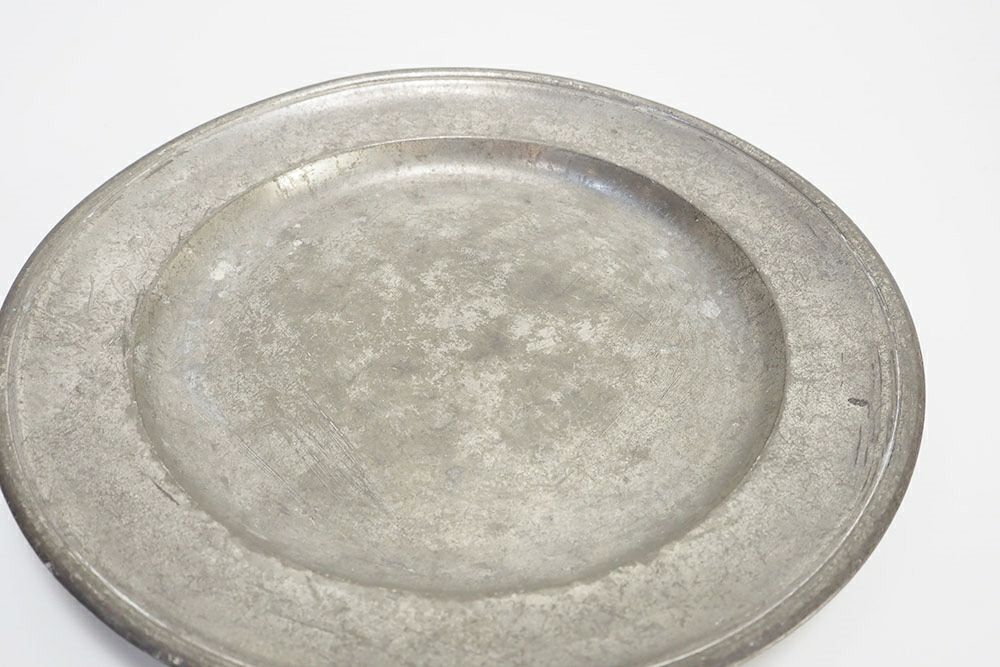 アンティークエタンプレート フランス 丸い形のフランス19世紀の錫製皿 S3