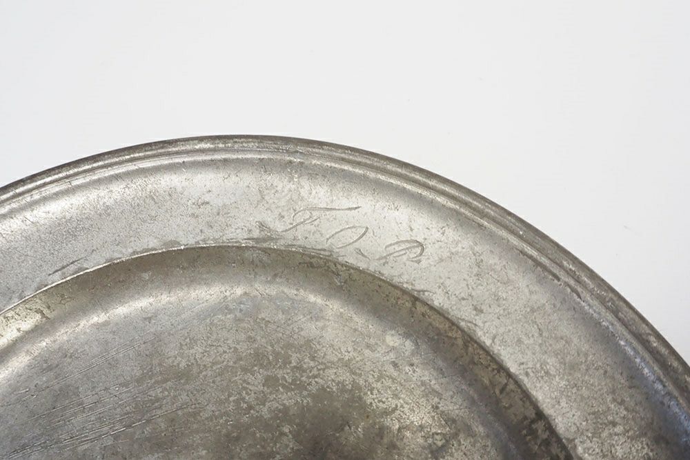 アンティークエタンプレート フランス 丸い形のフランス19世紀の錫製皿 S4