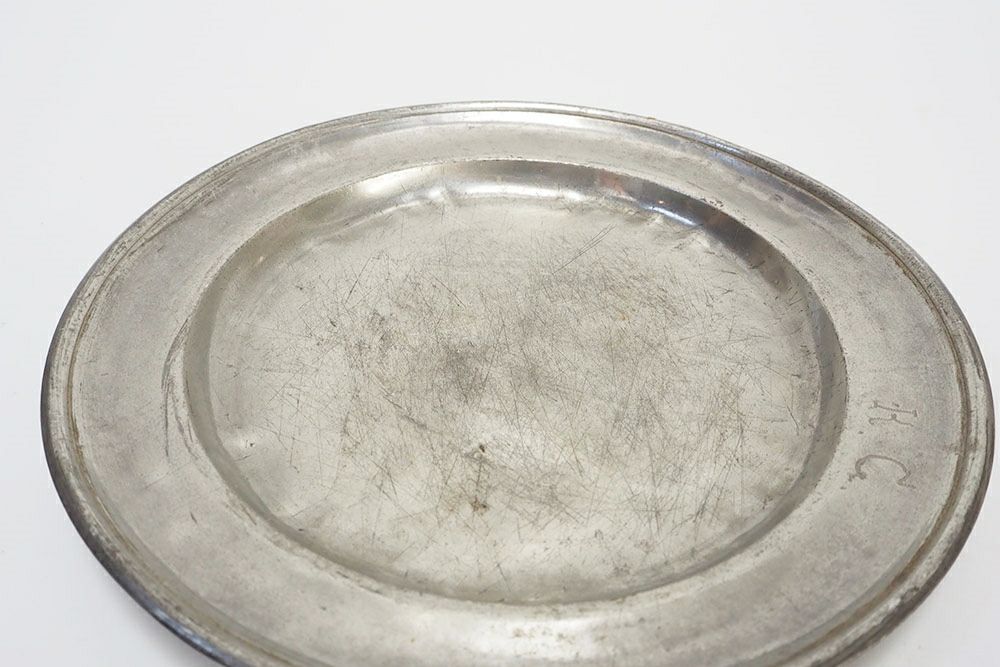 アンティークエタンプレート フランス 丸い形のフランス19世紀の錫製皿 S5