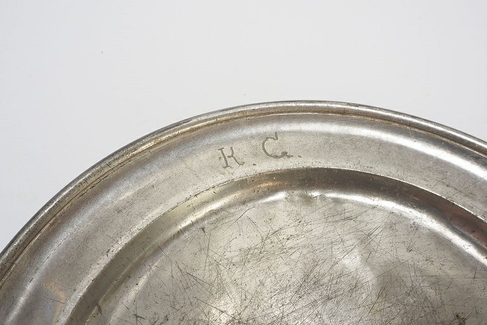 アンティークエタンプレート フランス 丸い形のフランス19世紀の錫製皿 S6
