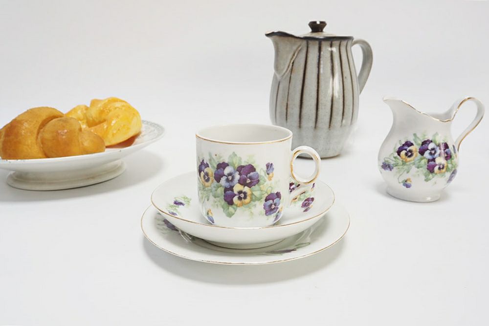 ヴィンテージカップトリオ チェコスロバキア VICTORIAパンジー 陶器/アンティーク食器