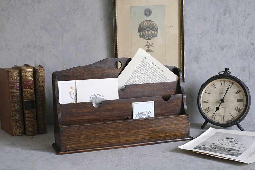 イギリスアンティーク 木製レターラック(幅33cm) 書類や文房具の卓上