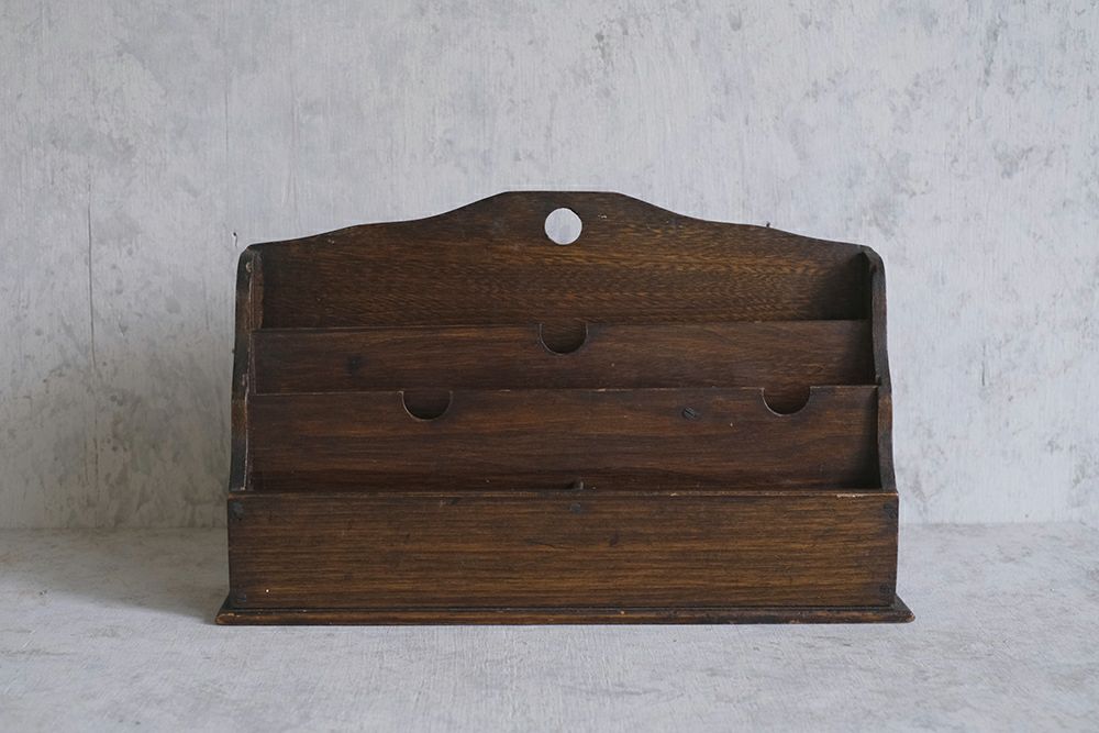 イギリスアンティーク 木製レターラック(幅33cm)　書類や文房具の卓上収納ボックス03