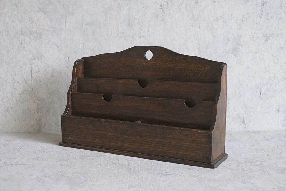イギリスアンティーク 木製レターラック(幅33cm)　書類や文房具の卓上収納ボックス04