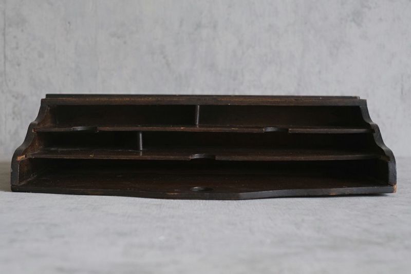 イギリスアンティーク 木製レターラック(幅33cm) 書類や文房具の卓上 