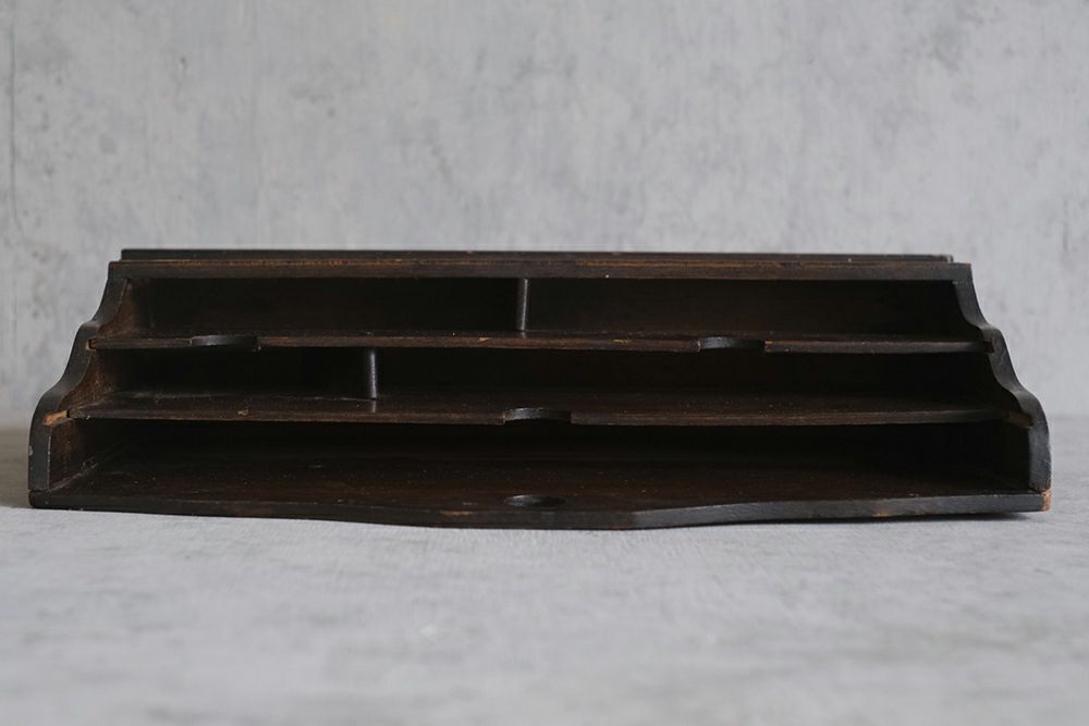 イギリスアンティーク 木製レターラック(幅33cm)　書類や文房具の卓上収納ボックス07