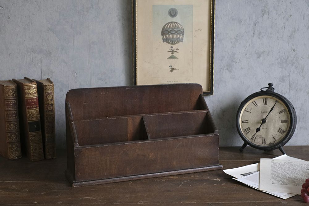 イギリスアンティーク 木製レターラック(幅33cm)　書類や文房具の卓上収納ボックス09