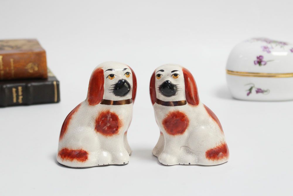 アンティークスタッフォードシャードッグ ペア 陶器の置物 スパニエル犬 2個セット