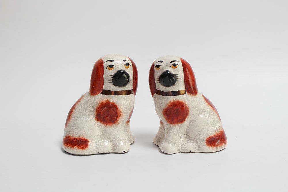 アンティークスタッフォードシャードッグ ペア 陶器の置物 スパニエル犬 2個セット1