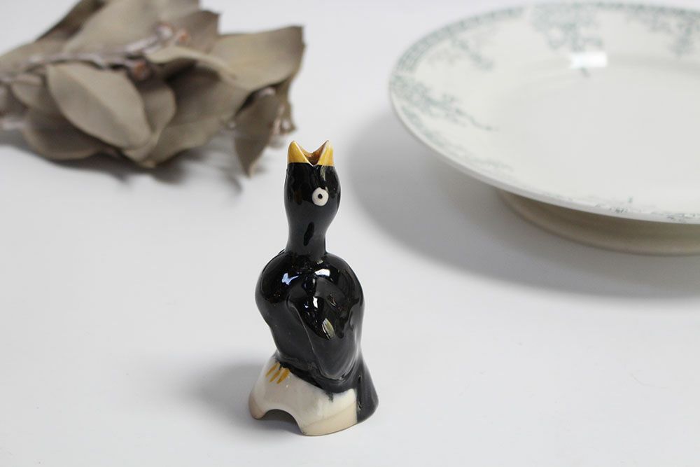 アンティーク ブラックバードパイファネル ヴィクトリアン時代に発明された可愛らしいツール 陶器の鳥1