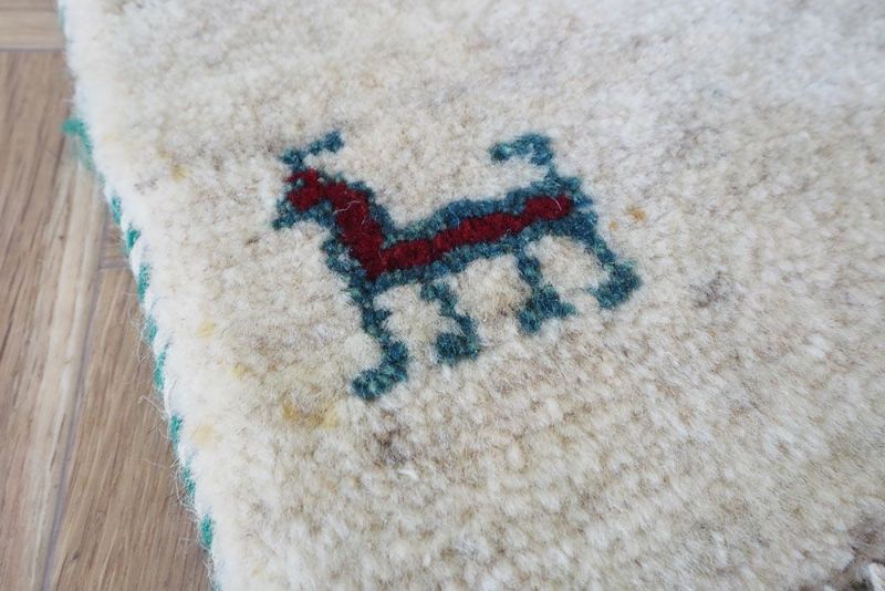 ミニギャベ●32×37㎝●手織●本物●新品未使用 遊牧民が紡ぐギャッベ ☆ペルシャ手織りギャッベ ミニサイズ 8 | 三越伊勢丹