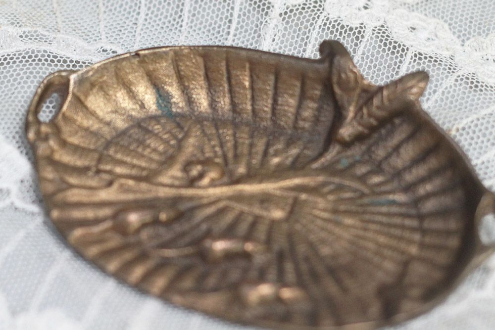アンティーク ブラストレイ 蝸牛. 自然のモチーフを装飾に取り入れたアールヌゥーボー様式の小さなトレイ2
