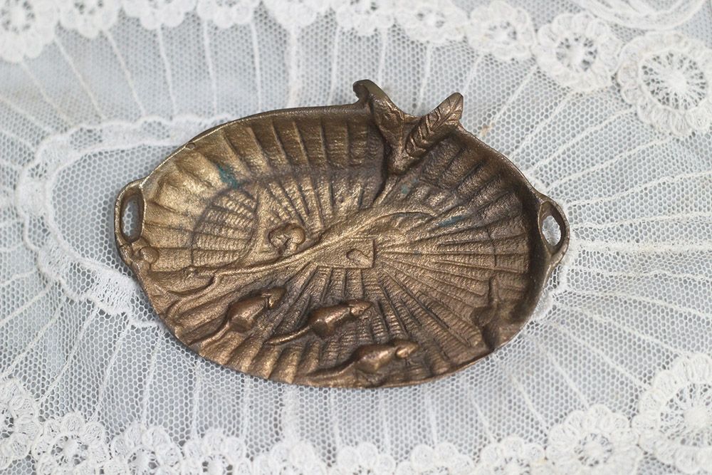 アンティーク ブラストレイ 蝸牛. 自然のモチーフを装飾に取り入れたアールヌゥーボー様式の小さなトレイ4