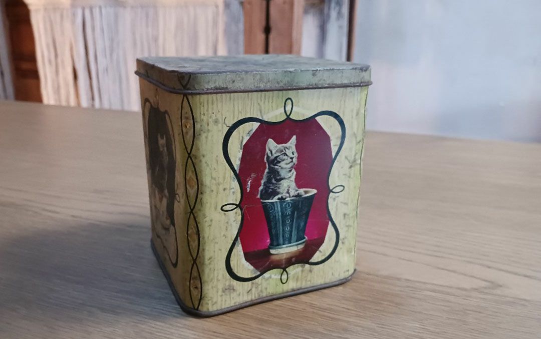 アンティークティン缶 イギリス ブリキケース 猫の絵