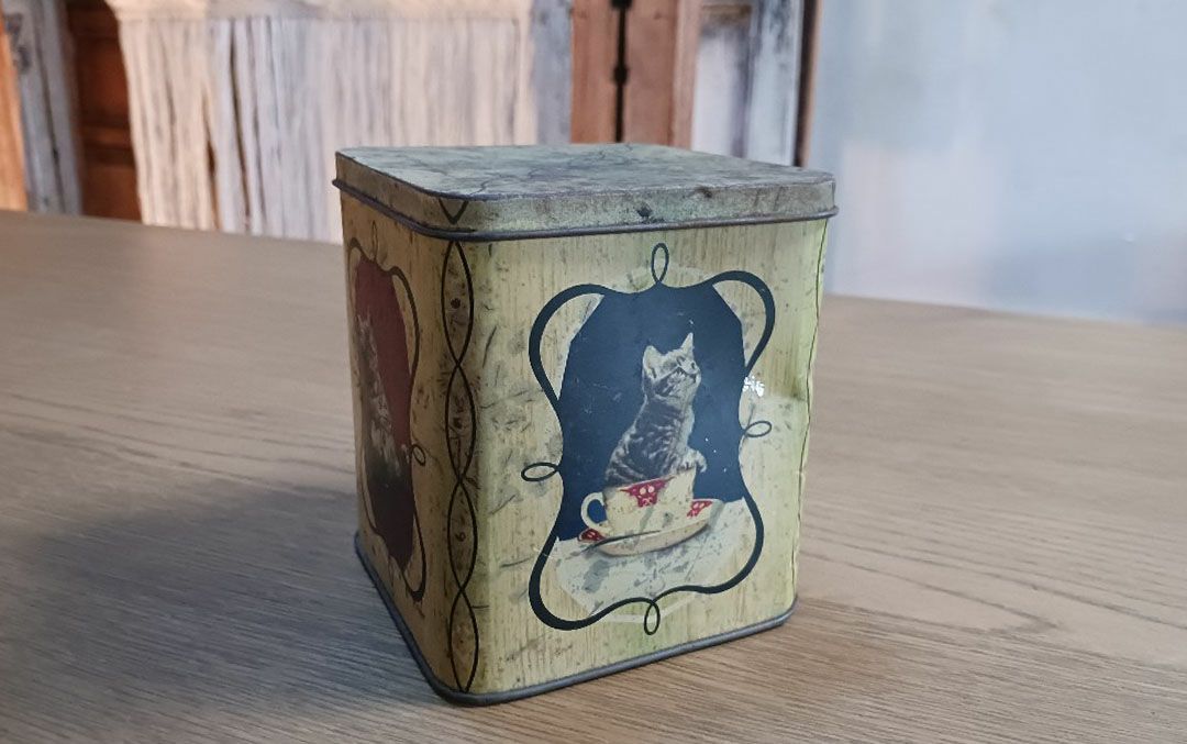 アンティークティン缶 イギリス ブリキケース 猫の絵2
