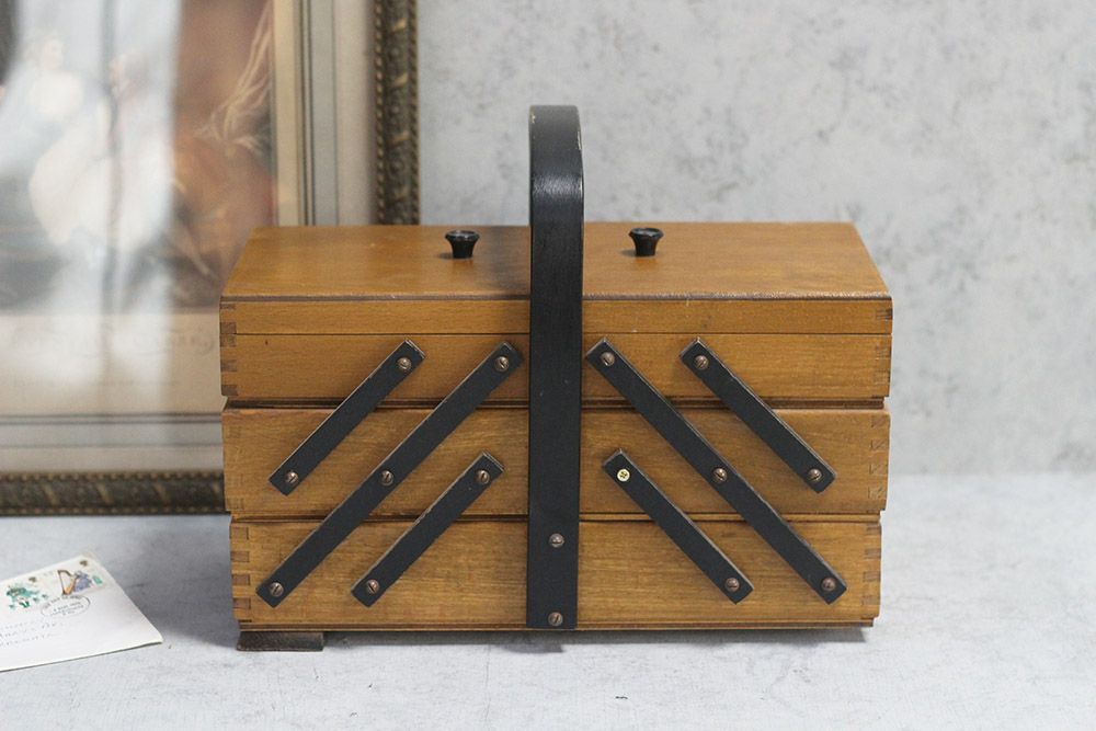 ヴィンテージソーイングボックス イギリス 収納力のある素朴な裁縫箱1