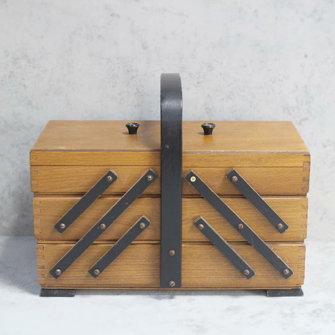 ヴィンテージソーイングボックス イギリス 収納力のある裁縫箱