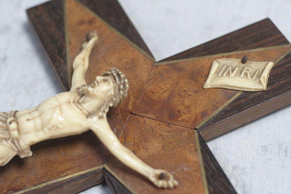 アンティーク十字架 キリスト 木製ベース アイボリー製 フランスの宗教小物1