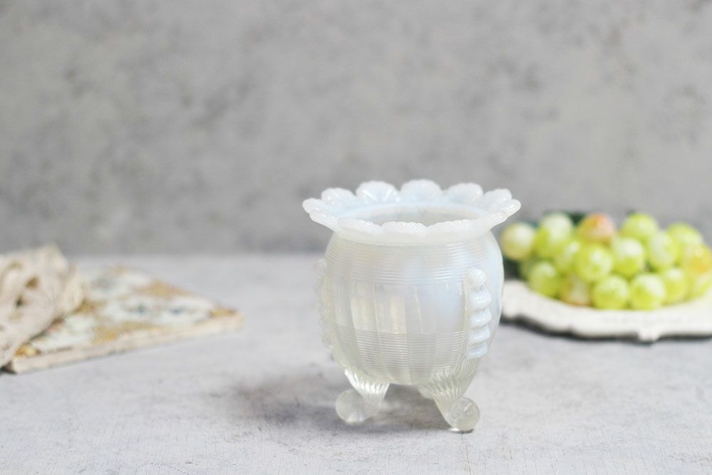 アンティークオパールセントガラスベース フランス ガラスの花瓶