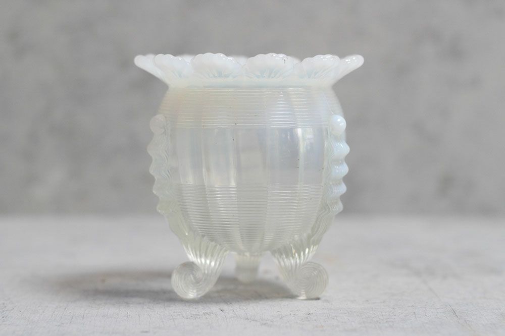 アンティークオパールセントガラスベース フランス ガラスの花瓶2