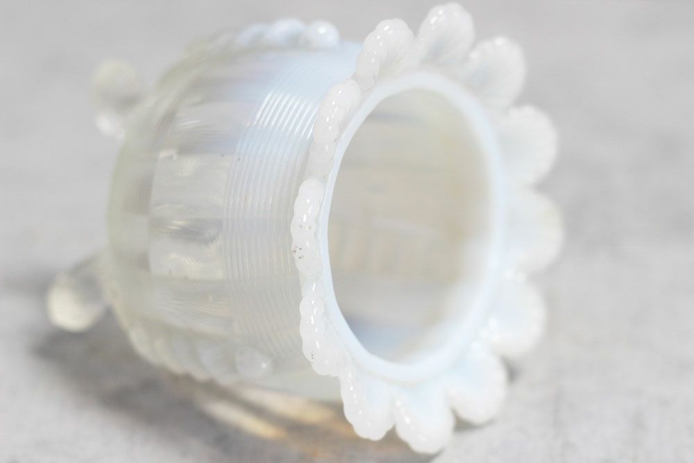 アンティークオパールセントガラスベース フランス ガラスの花瓶6