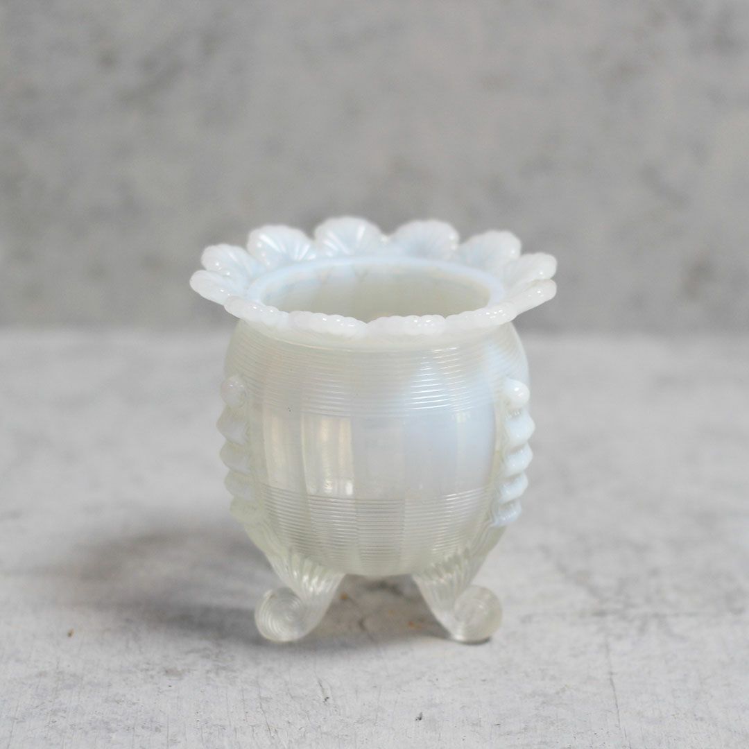 アンティークオパールセントガラスベース フランス ガラス花瓶
