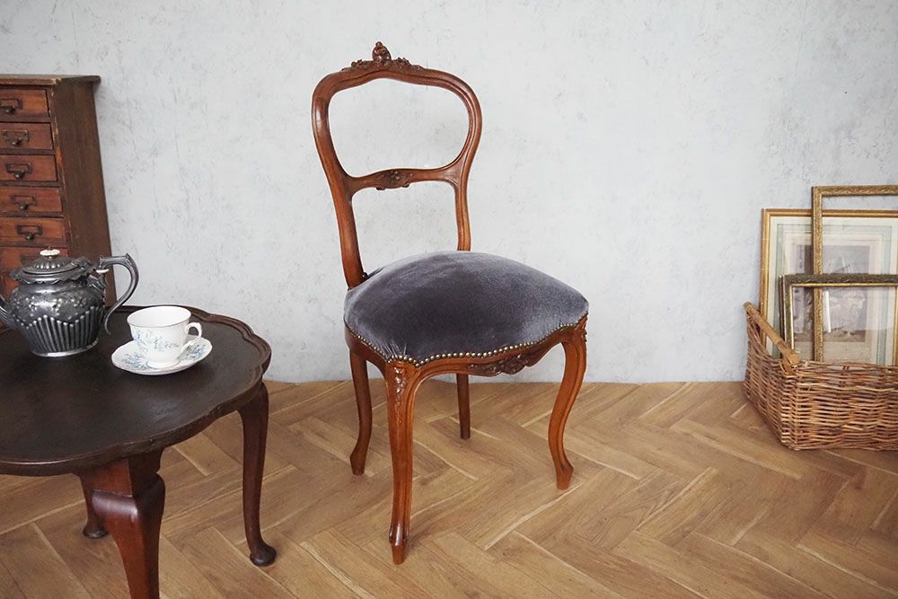 アンティーク バルーンバックチェアルイ15世様式 フランス 美しい背もたれの装飾の椅子