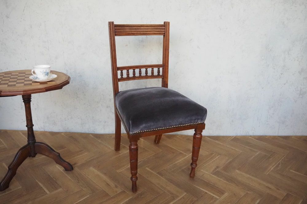 アンティークチェア マホガニー フランス バックレストの優雅な装飾の椅子01